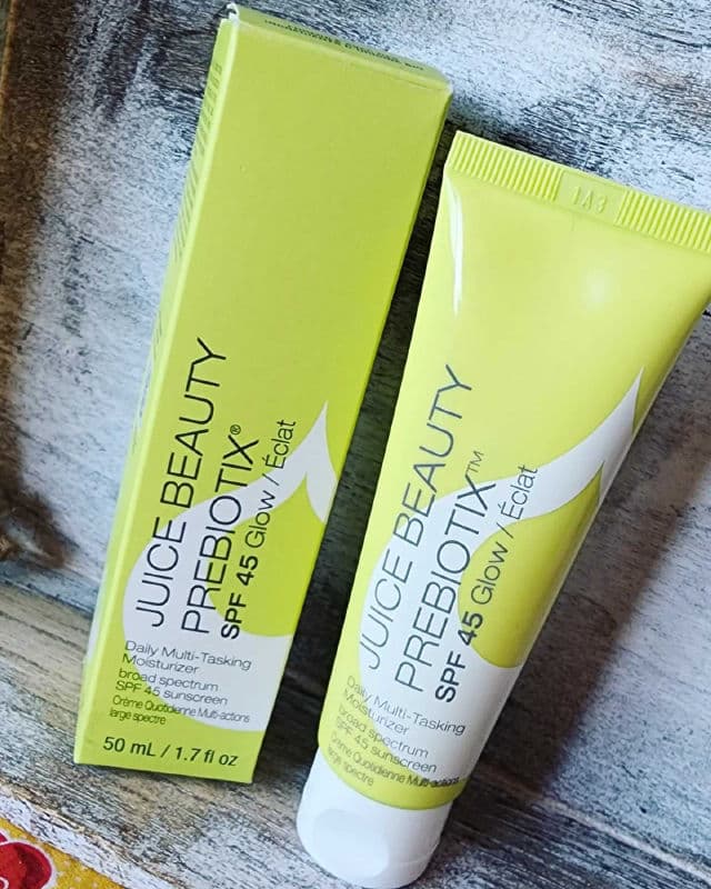 Juice Beauty Prebiotix SPF 45 Glow Daily Multi-Tasking Moisturizer review photo by Researching4Beauty