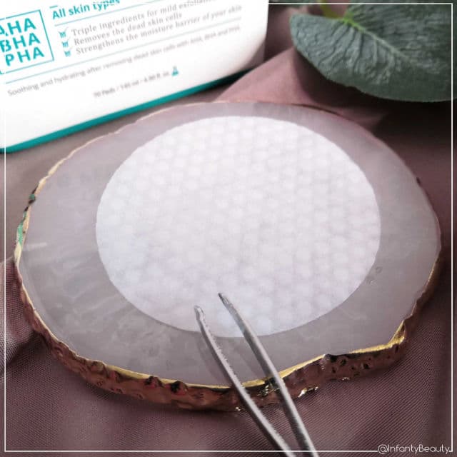 ISNTREE Clear Skin AB Peeling Pads review photo by TanyaKbeauty