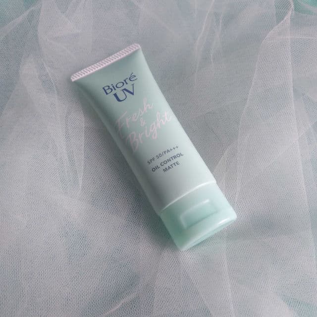 Biore UV Fresh & Bright Oil Control Matte SPF 50+ PA+++ review photo by AmaliaAnnufus