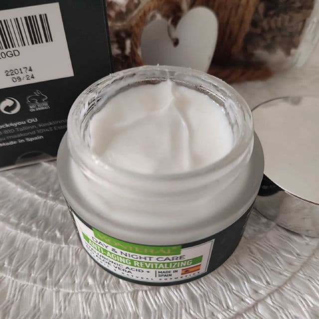 MONTERAL Day & Night Care Anti-Aging Revitalizing Cream review photo by Mumikag