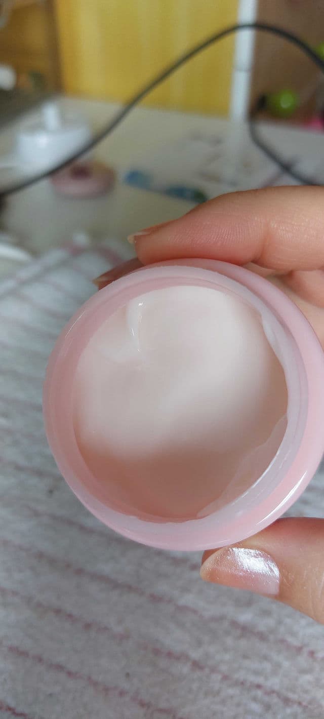 The Body Shop Vitamin E Moisture Cream review photo by xokera81