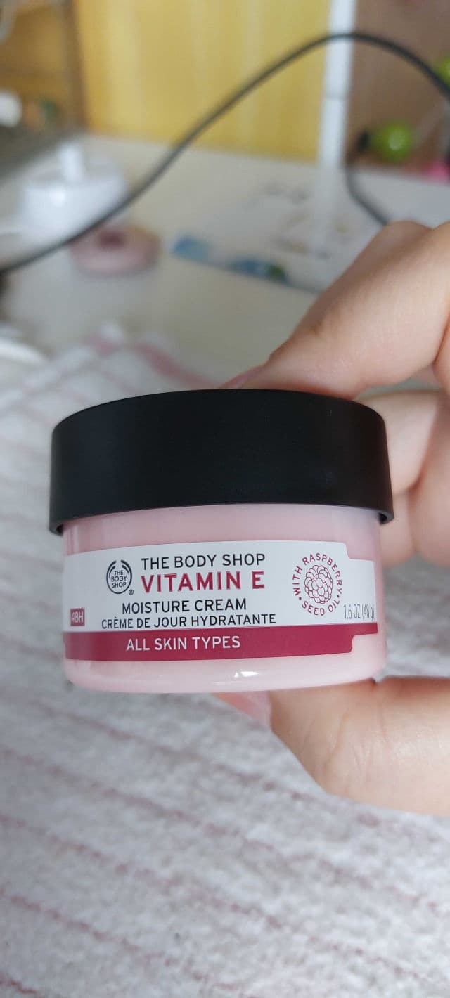 The Body Shop Vitamin E Moisture Cream review photo by xokera81