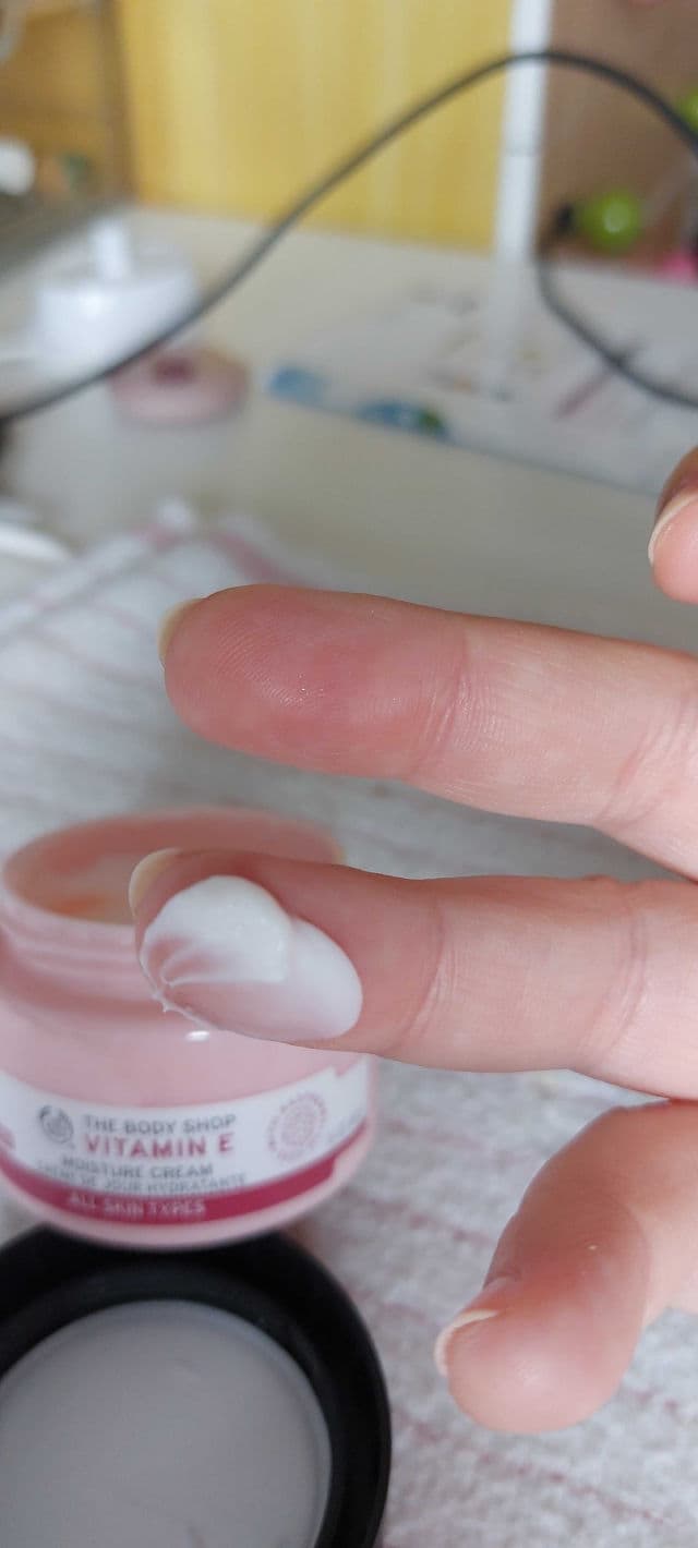 The Body Shop Vitamin E Moisture Cream review photo by xokera81