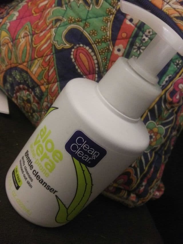 Clean & Clear Aloe Vera Gentle Cleanser review photo by Beatnicbeautyxo