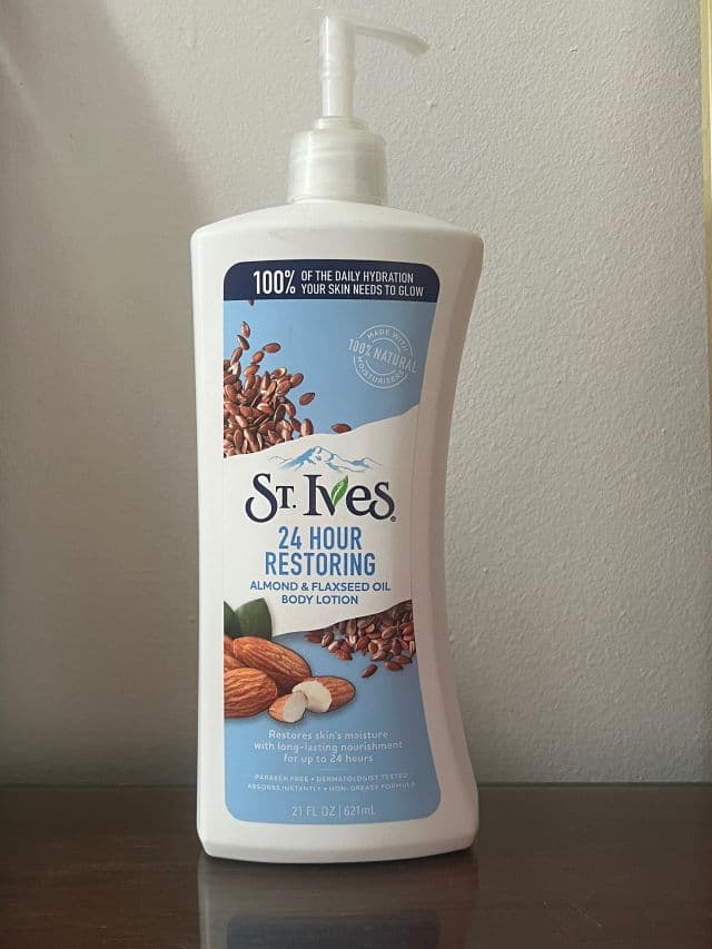 St. Ives 24 Hour Restoring Body Lotion with Almond & Linseed review photo by Jasminmmundo