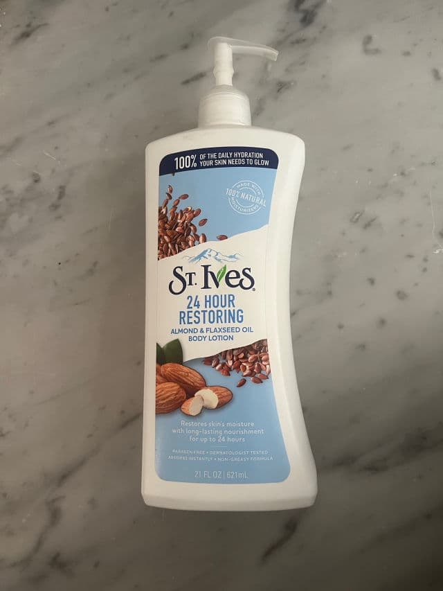 St. Ives 24 Hour Restoring Body Lotion with Almond & Linseed review photo by Jasminmmundo