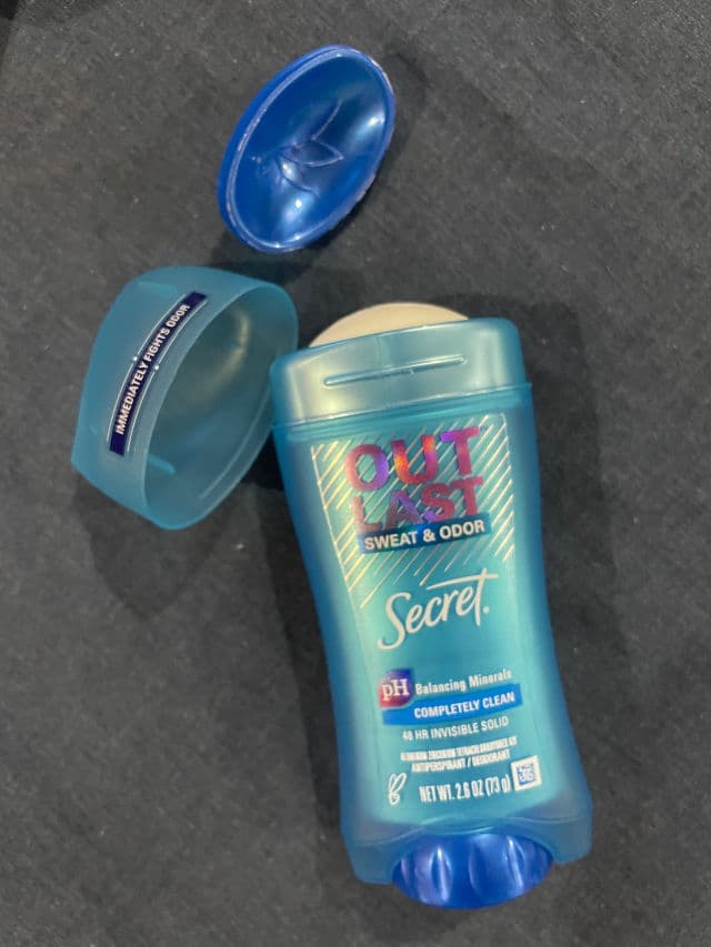 Secret Outlast Gel Deodorant - Completely Clean review photo by Monicaaaaa