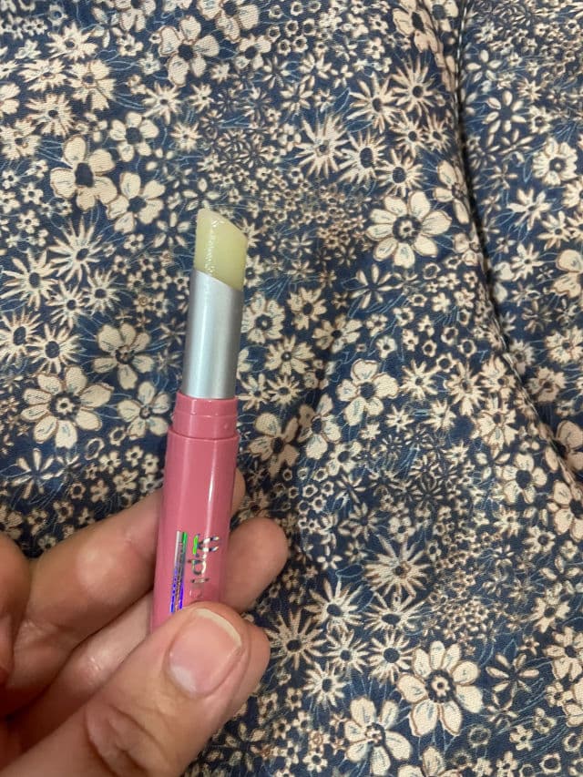 Mentholatum Lip Ice Magic Color Rose Pink Strawberry review photo by Monicaaaaa