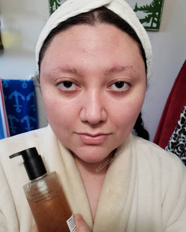MOLVANY Hypoallergenic LHA CIS Gel Cleanser review photo by AlottaxReviews