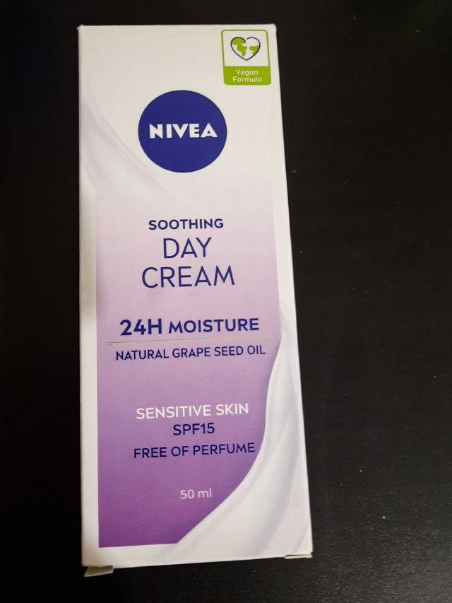Soothing Day Cream 24h Moisture Sensitive Skin SPF15 product review