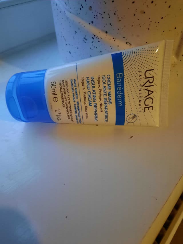 Uriage Bariederm Insulating Repairing Hand Cream review photo by Tolly