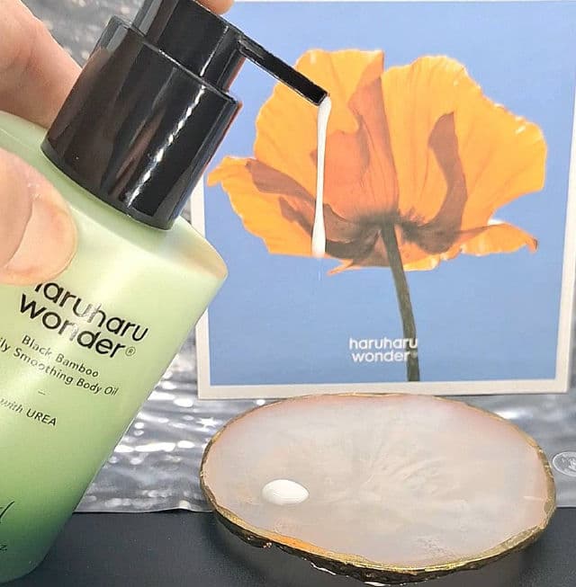 HaruHaru WONDER Black Bamboo Daily Smoothing Body Oil review photo by Over40Perspectives