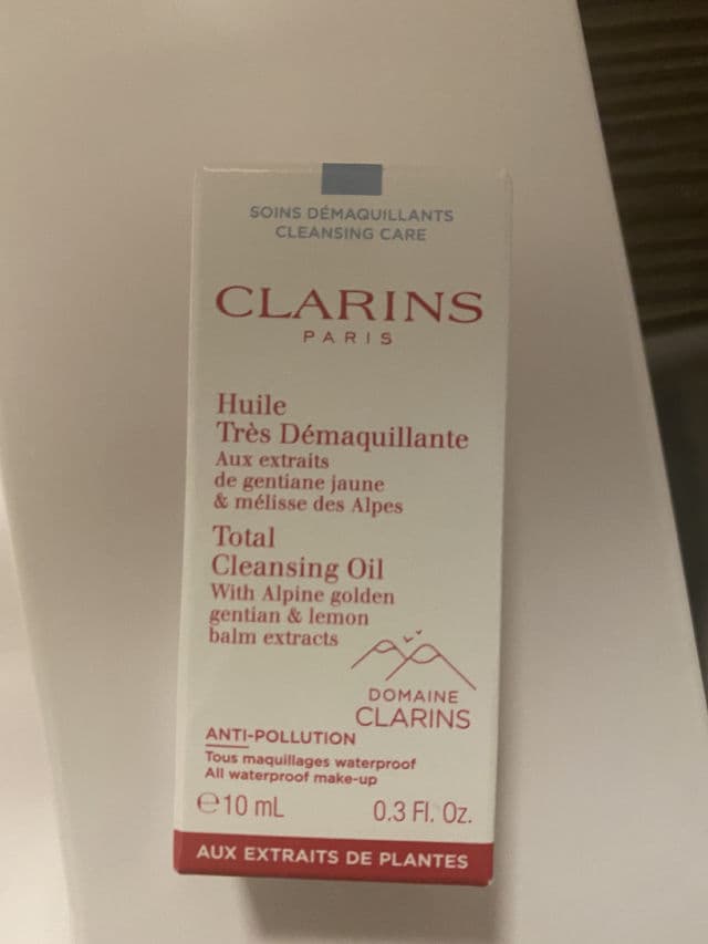 Clarins Huile Très Démaquillante (Total Cleansing Oil) review photo by claire123
