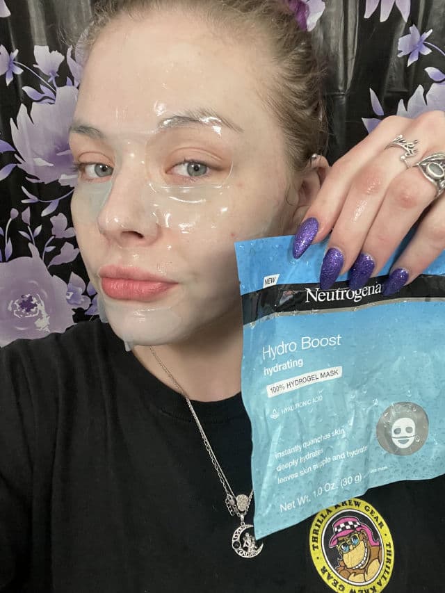 Neutrogena Hydro Boost Hydrating 100% Hydrogel Mask review photo by AriZombieSkincare