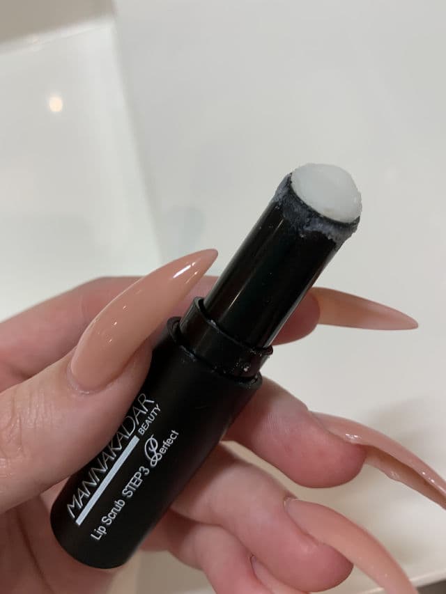 Manna Kadar Lippie Love Lip Scrub review photo by helenaamyhre