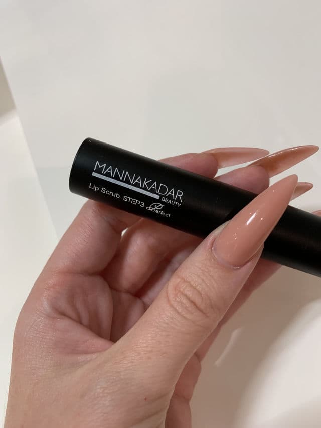 Manna Kadar Lippie Love Lip Scrub review photo by helenaamyhre