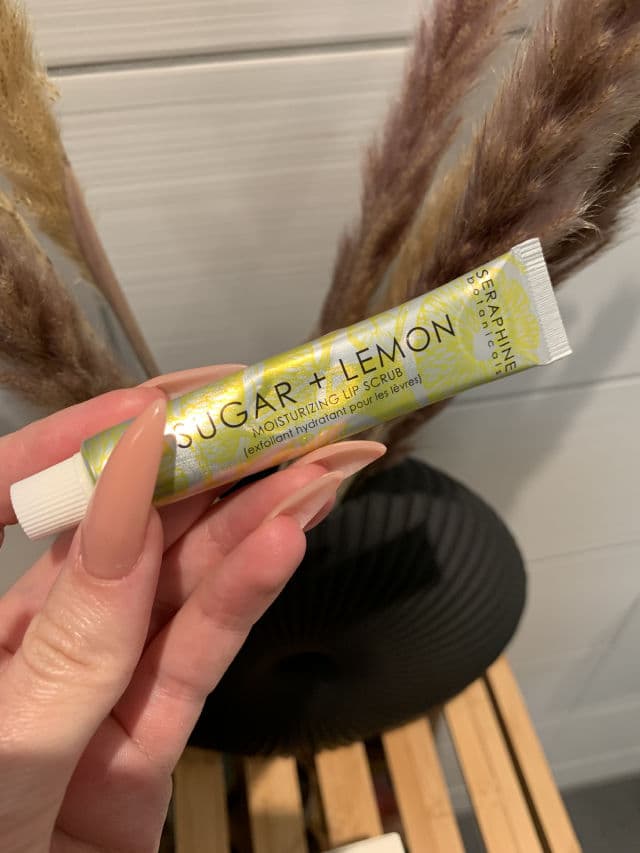 Seraphine Botanicals Sugar + Lemon - Moisturizing Lip Buffer review photo by helenaamyhre