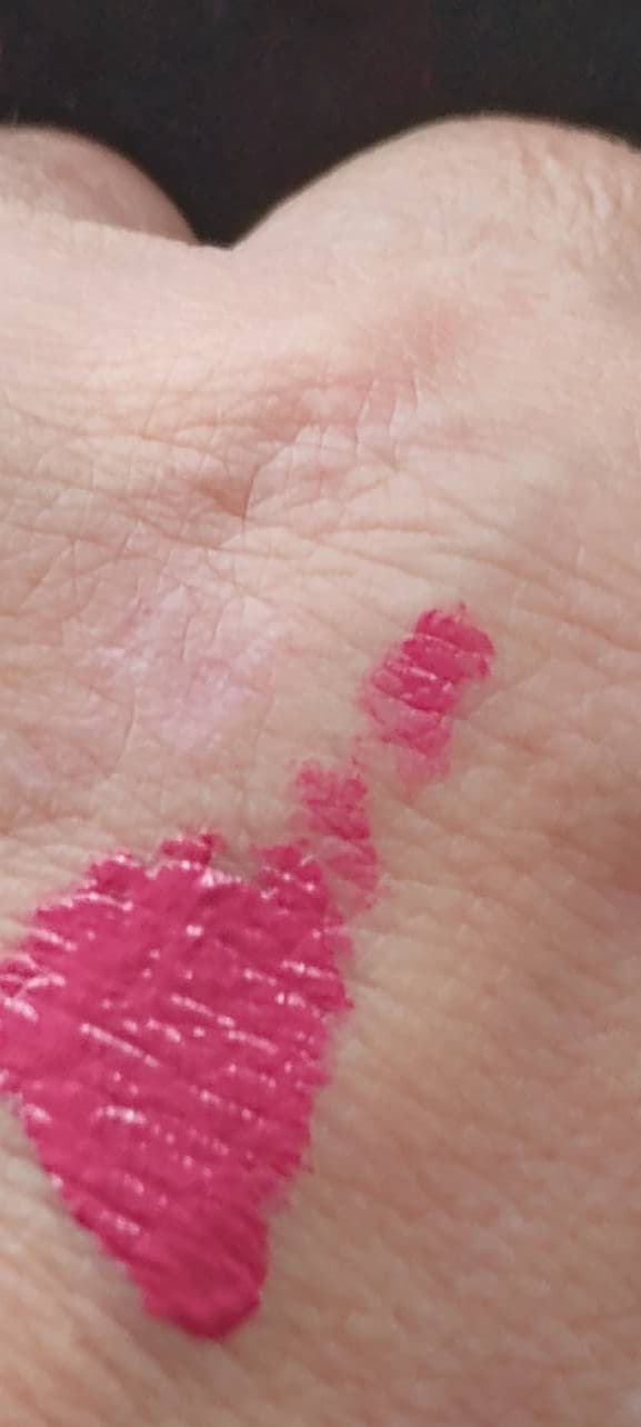 Essence 8H Matte Liquid Lipstick review photo by Mucci