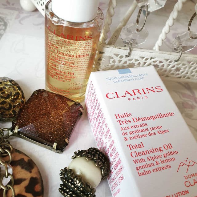 Clarins Huile Très Démaquillante (Total Cleansing Oil) review photo by Ruth11