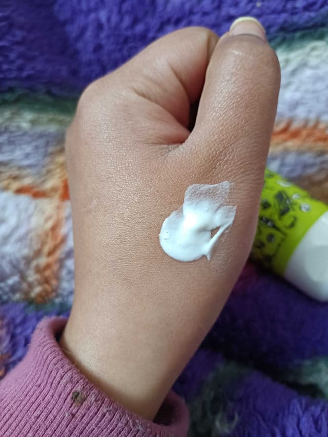 Aroma Magic Cucumber Sunscreen Lotion SPF 30 review photo by Tagiyo