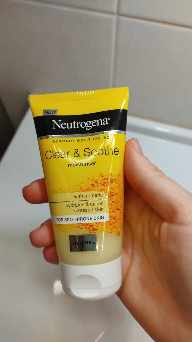 Neutrogena Clear and Soothe Moisturiser review photo by Nixey