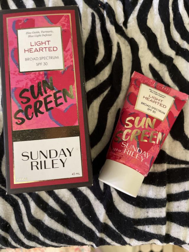 Light Hearted Broad Spectrum SPF 30 Sunscreen product review