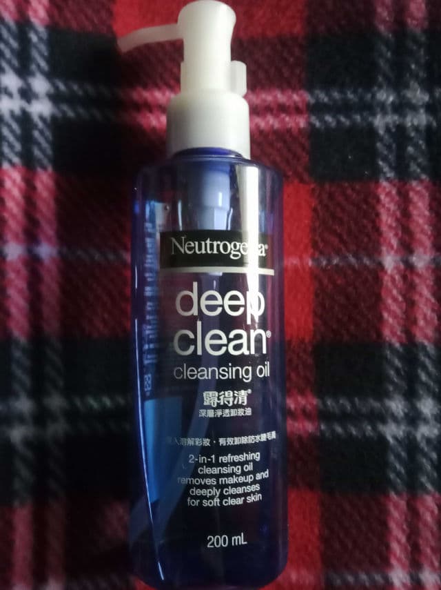 Neutrogena Deep Clean Cleansing Oil review photo by Nyyd