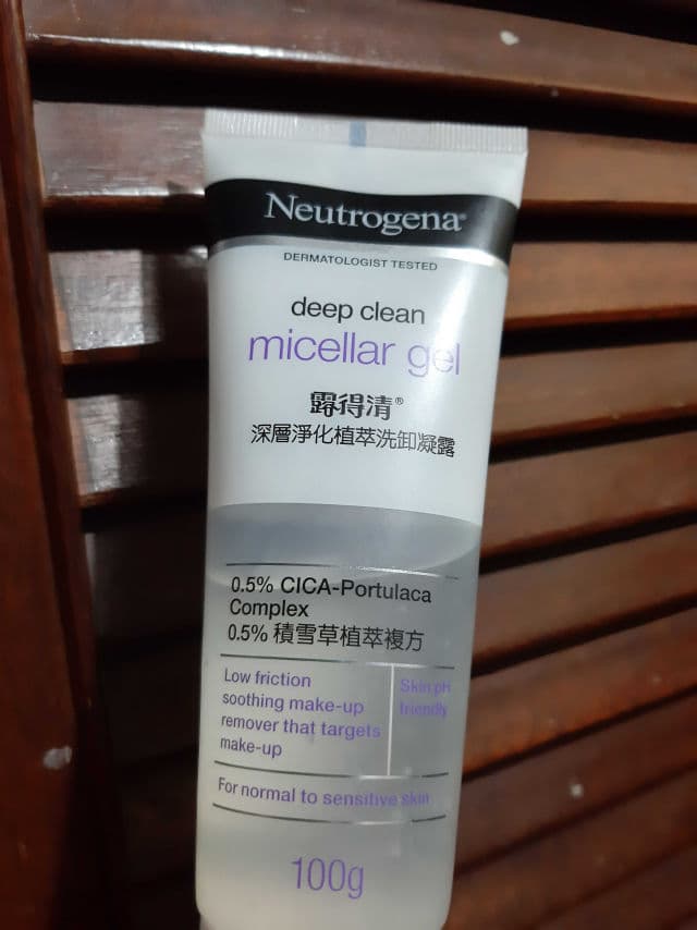 Neutrogena Deep Clean Micellar Gel Cleanser review photo by Nicole98