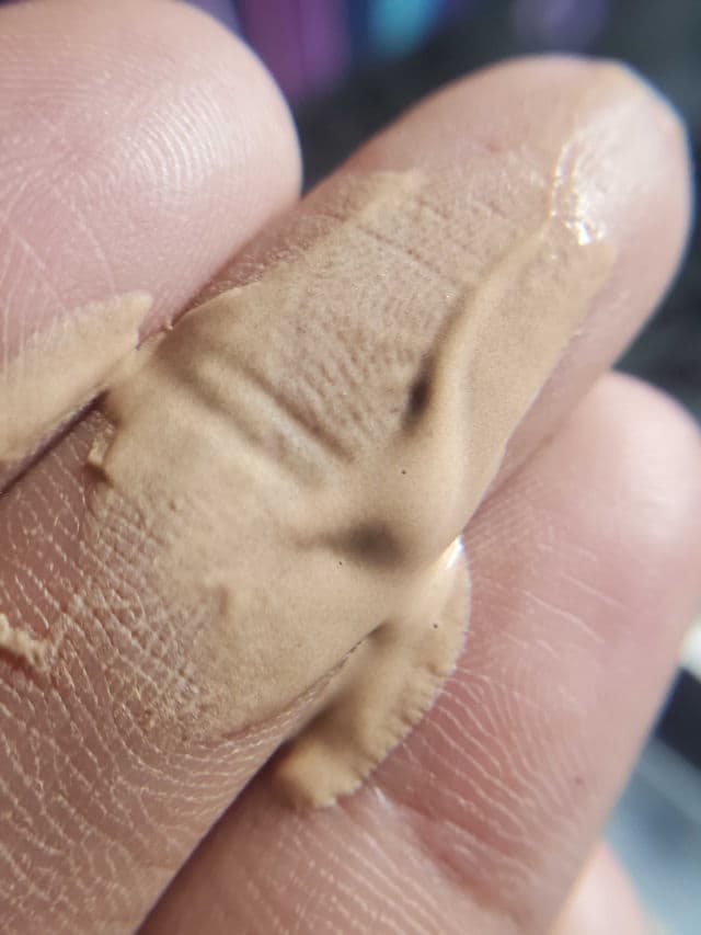 NOAH Sunscreen Air Tinted SPF 50 PA++ review photo by Renegade