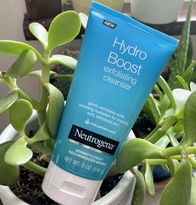 Neutrogena Hydro Boost Exfoliating Cleanser review photo by Jennifersbhappy