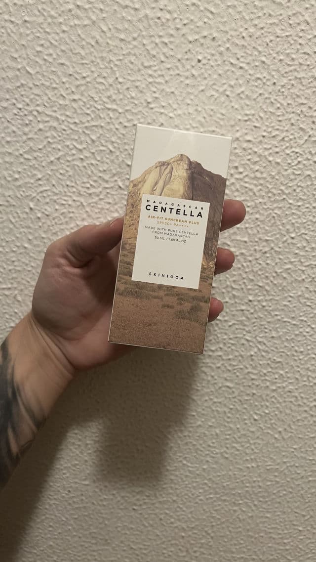 SKIN1004 Madagascar Centella Air-Fit Suncream Plus SPF50 PA++++ review photo by yulecosmetics