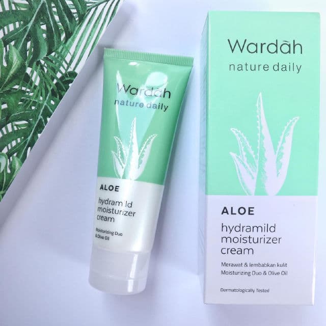 Wardah Nature Daily Aloe Hydramild Moisturizer Cream review photo by wulanhand