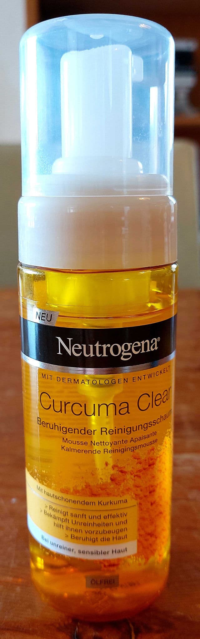 Neutrogena Soothing Clear Turmeric Mousse Cleanser review photo by Dolphinqueen