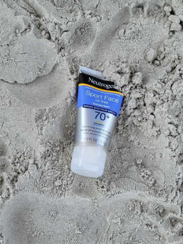 Neutrogena Ultimate Sport Face Oil-Free Lotion Sunscreen Spf 70+ review photo by Nickers402