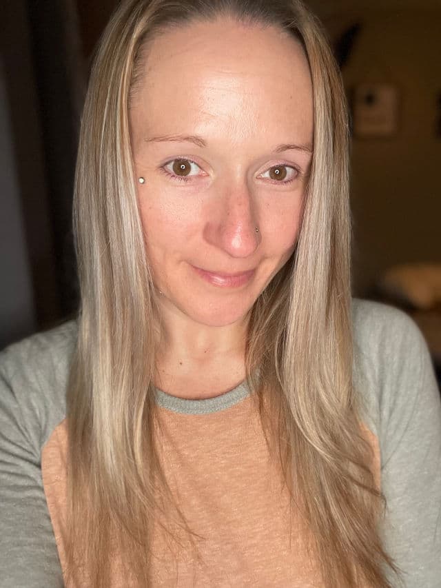 Olaplex No. 4P Blonde Enhancer Toning Shampoo review photo by BeautyByJennMarie