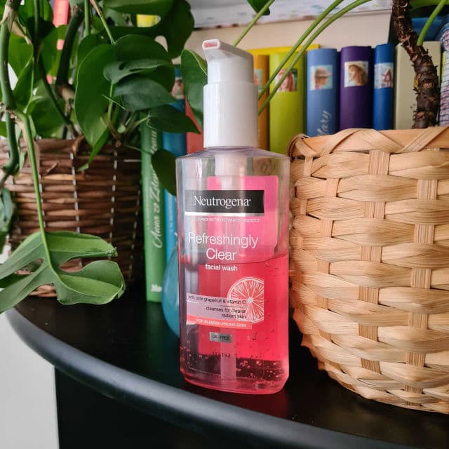 Neutrogena Refreshingly Clear Facial Wash review photo by candygrant