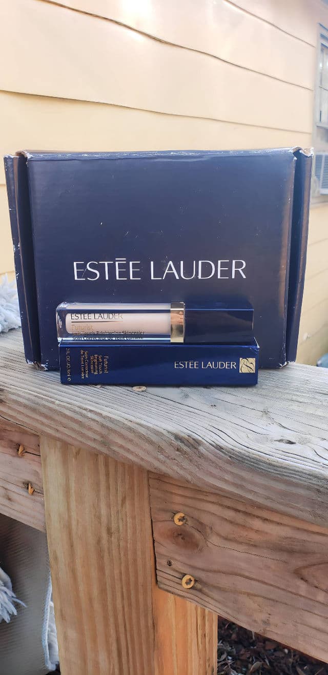 Estee Lauder Futurist Soft Touch Brightening Skincealer Concealer review photo by BrandiFnBabyy