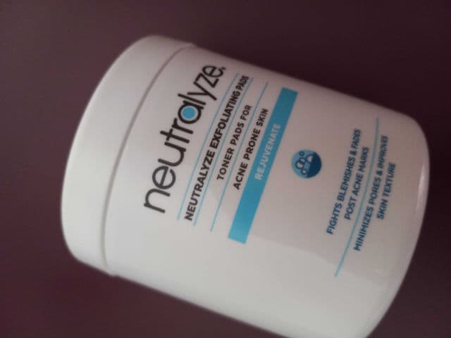Neutralyze Exfoliating Pads review photo by lamamaishere