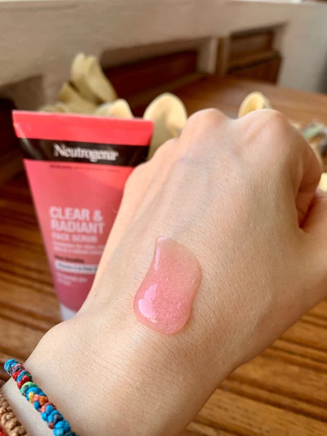 Neutrogena Clear & Radiant Daily Face Scrub review photo by AlexandraPainter