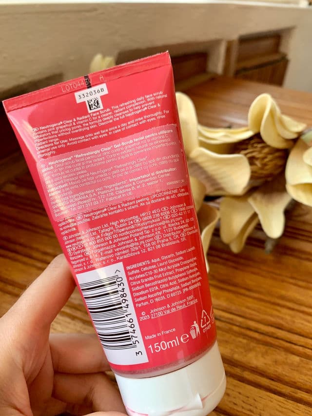 Neutrogena Clear & Radiant Daily Face Scrub review photo by AlexandraPainter