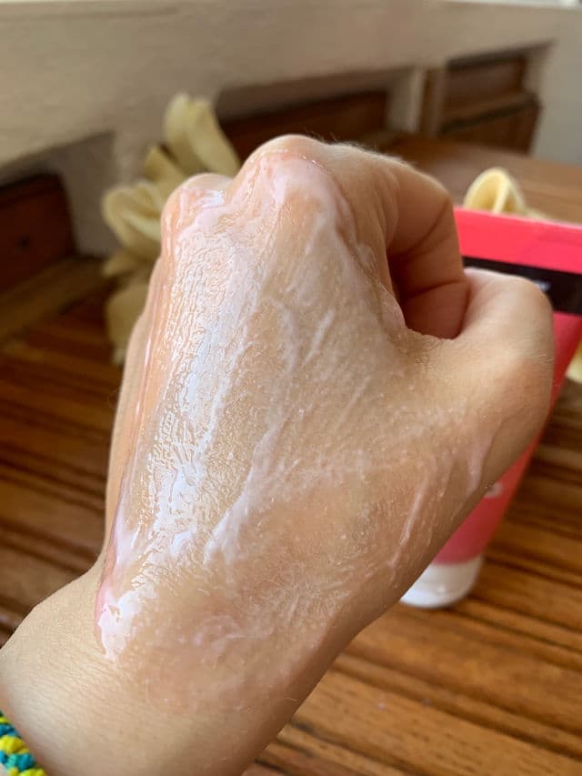 Neutrogena Clear & Radiant Daily Face Scrub review photo by AlexandraPainter