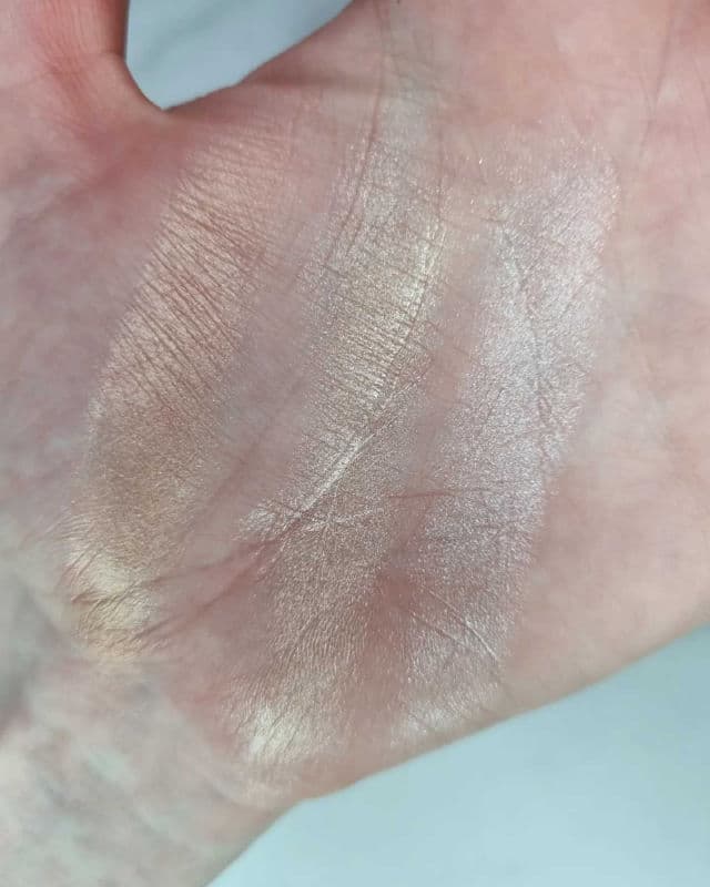 Charlotte Tilbury Glow Glide Face Architect Highlighter review photo by ejabeauty