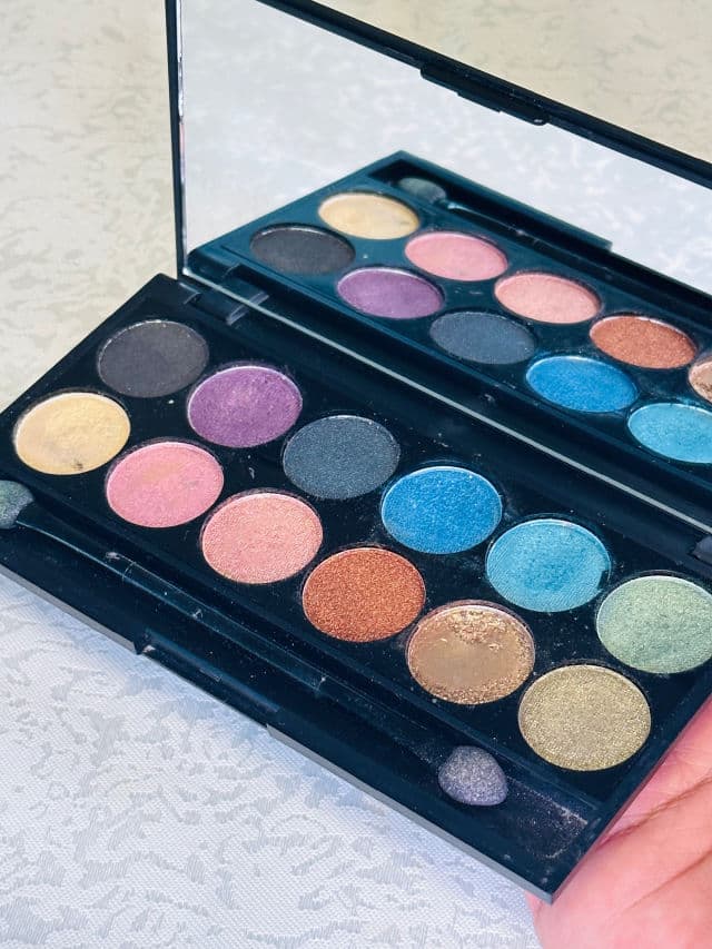 Sleek MakeUP i-Divine Eyeshadow Palette Original 594 review photo by Lingua