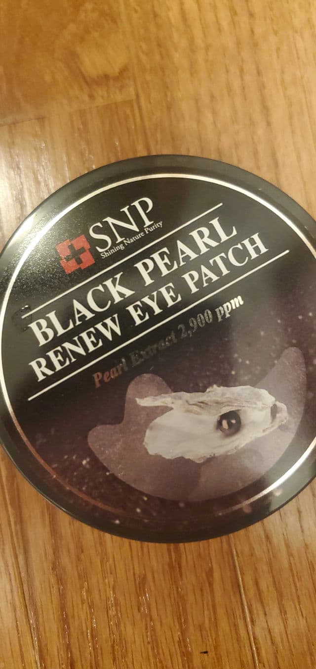 SNP Black Pearl Renew Eye Patch review photo by skincarereview101
