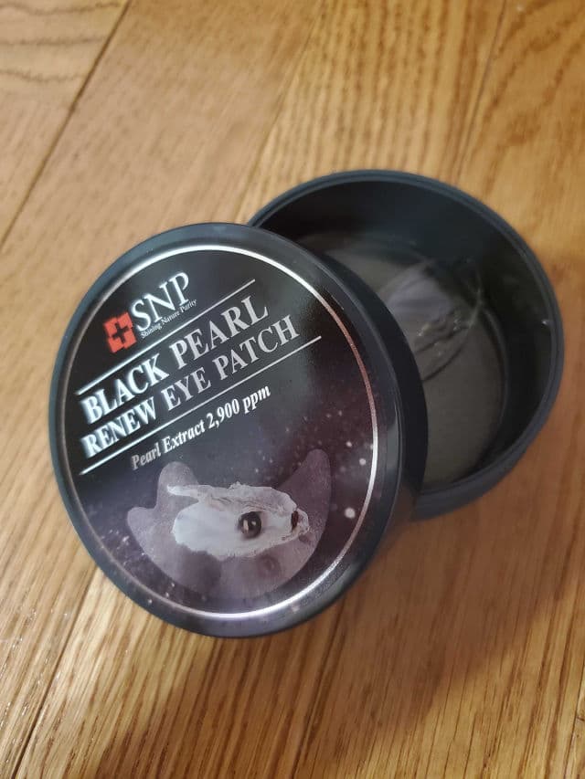 SNP Black Pearl Renew Eye Patch review photo by skincarereview101
