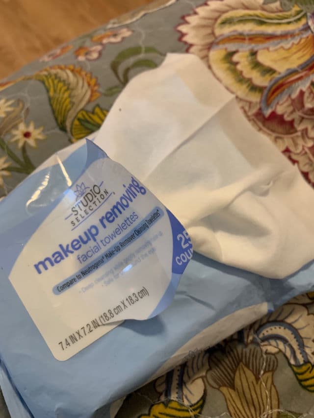 Studio Selection Makeup Removing Facial Towelettes - Fragrance Free review photo by JenShaf1