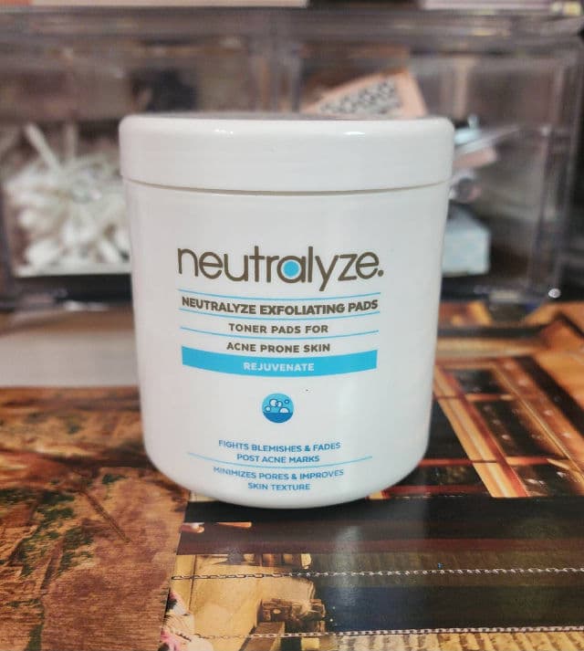 Neutralyze Exfoliating Pads review photo by EnxhiB