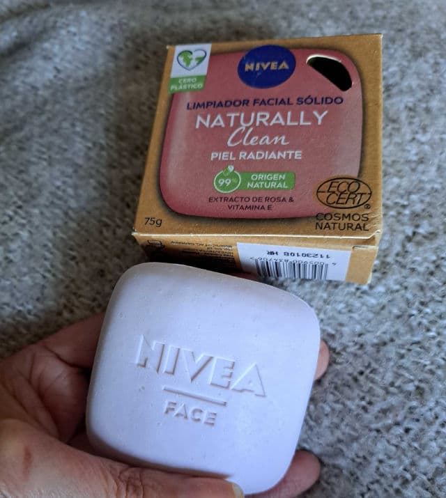 Nivea MagicBar Radiance Face Cleansing Bar review photo by Animoli