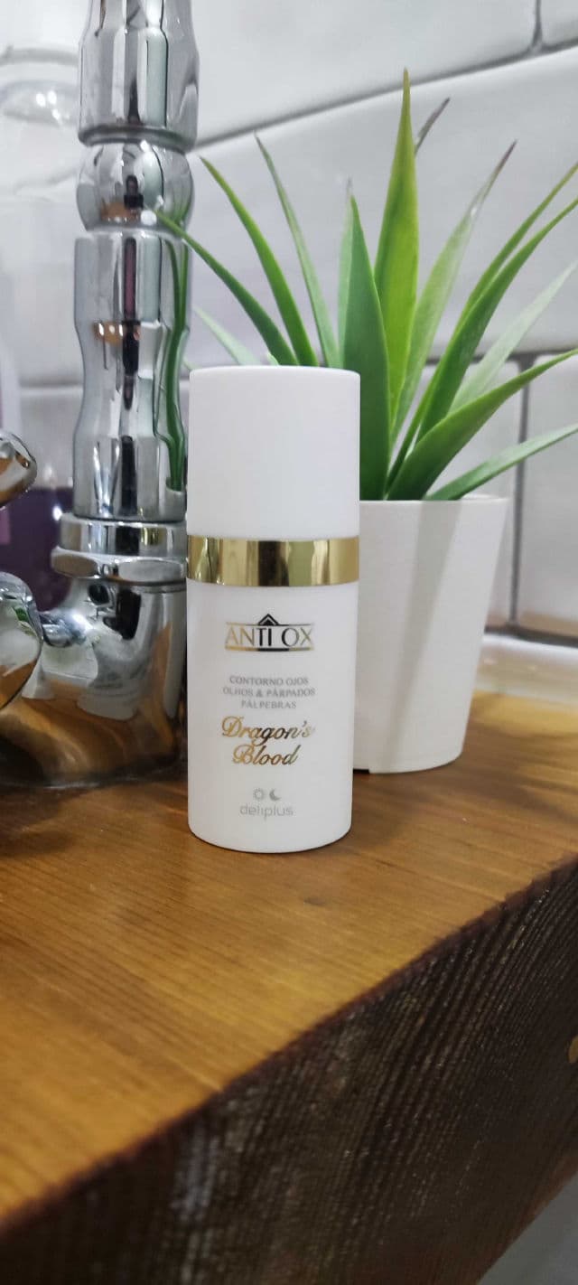 Deliplus Anti Ox Dragon's Blood Eye Contour review photo by Lacoquetadenoe