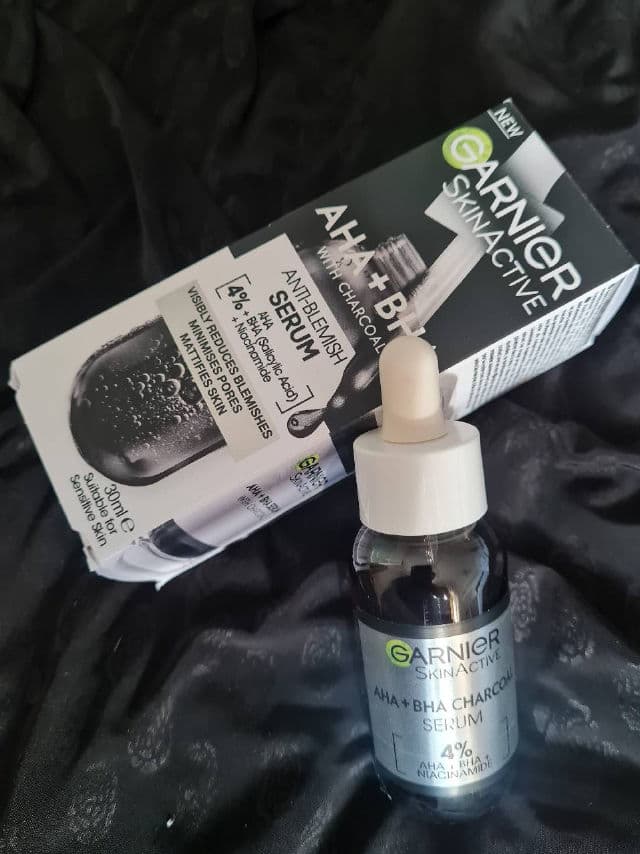 Garnier SkinActive 4% AHA + BHA Charcoal Serum review photo by Spectra369